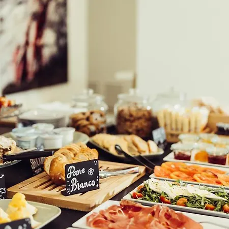 Ξενοδοχείο με διαμερίσματα Marina Gardens Boutique&suites 4*